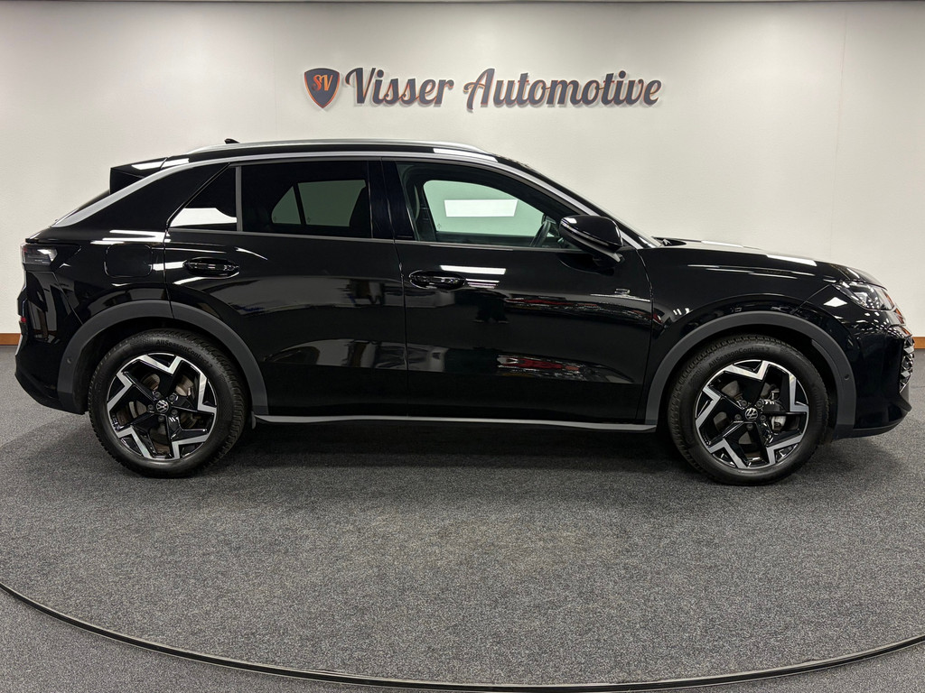 Volkswagen T-Roc 1.5 eTsi R-Line First Edition*Winterpakket*Camera*IQ-Light* 57132311-1.jpg | Visser Automotive B.V.